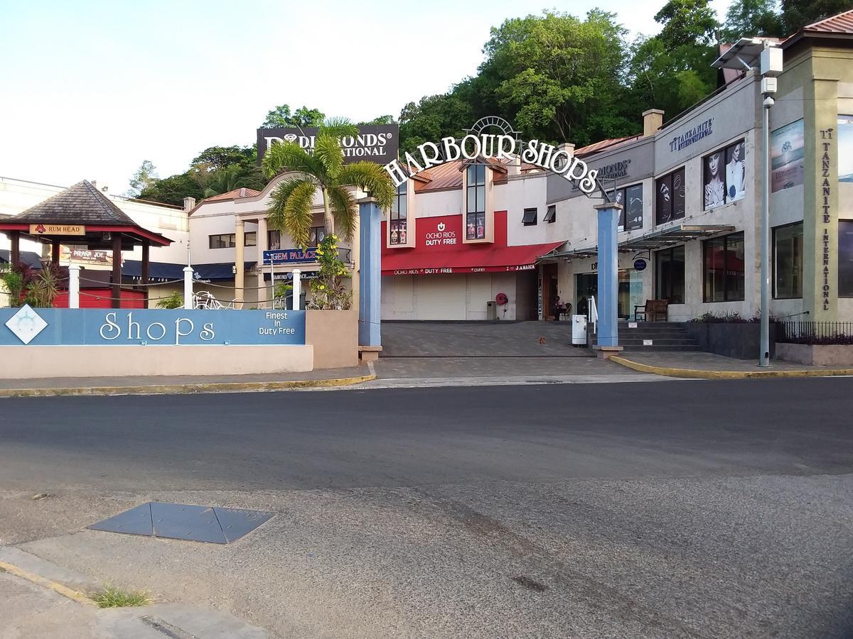 Mcfarlane'S Place Ocho Rios Exterior photo